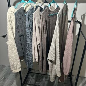 American Eagle Outfitters Women’s Size Medium Sweater Bundle  G#1